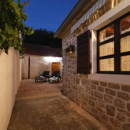 Guest house Josipa Sukosan