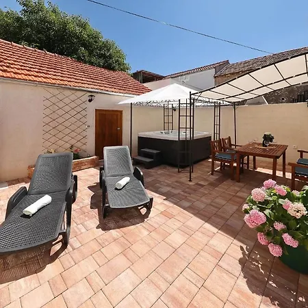 Guest house Josipa 3*