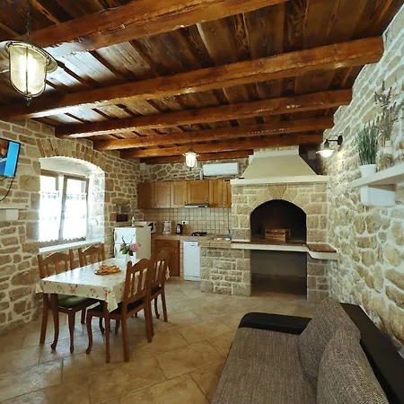 Guest house Josipa 3*